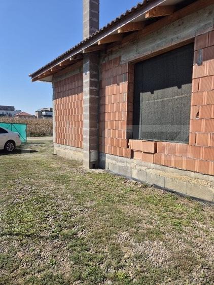 Casa in rosu cu 1500 mp teren - 4