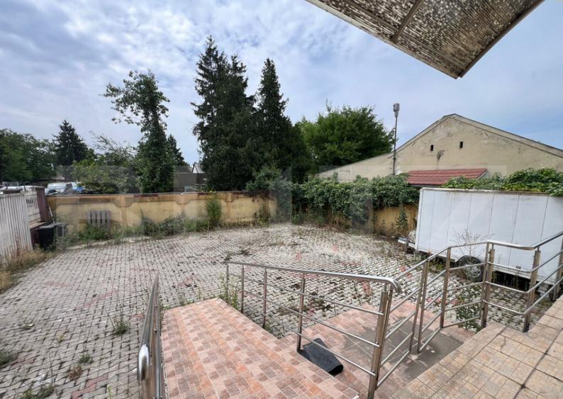 Casa de vanzare, cu 2 camere, zona cu vad comercial. - 28