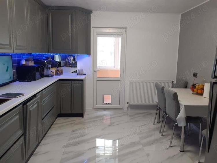 Vanzare Apartament 3 cam. cf. dec., etaj 3, mobilat si utilat lux sau nemobilat, zona Progresul - 11