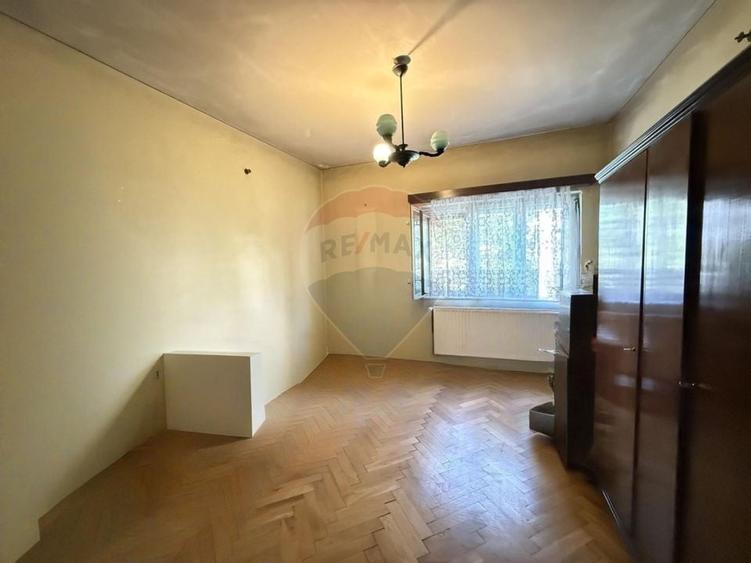 Teren 1100 mp si Casa Strada Luica Sector 4 - 13