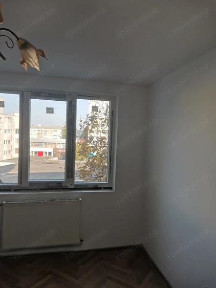 Bacau, apartament decomandat 3 4 zona Orizont, 73000 euro, negociabil - 2