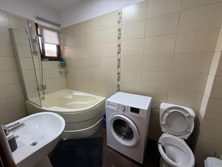 Apartament cu 2 camere semidecomandat, mobilat în Central