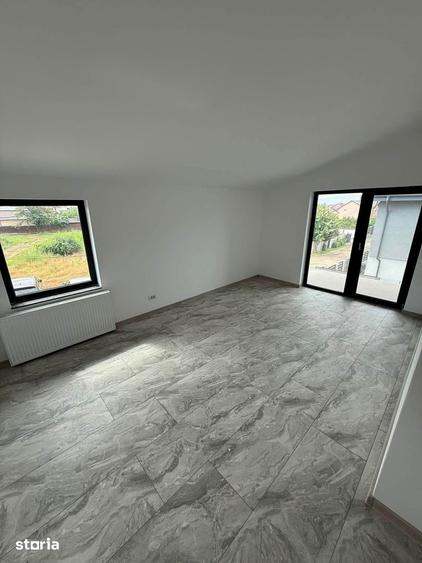 Casă cu 4 camere cu Teren 338 Mp în Calea București