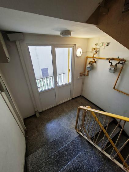 Apartament cu 3 camere semidecomandat în Titan