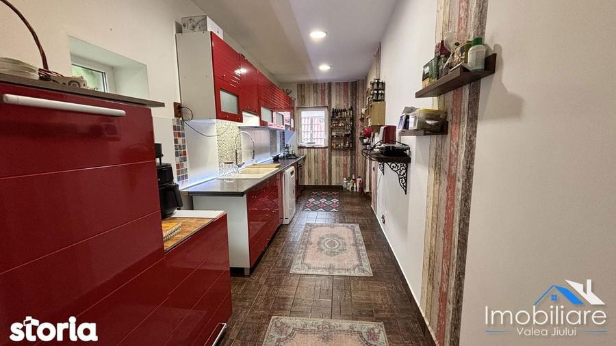 Casa exclusivista - Petrosani | Zona Primariei | 7 camere - 9