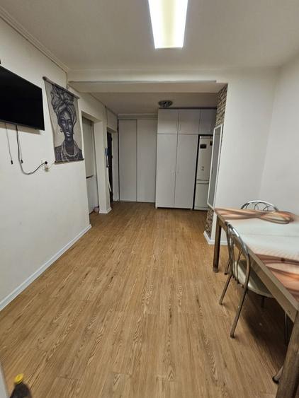 Apartament cu 3 camere semidecomandat, mobilat în Sebastian