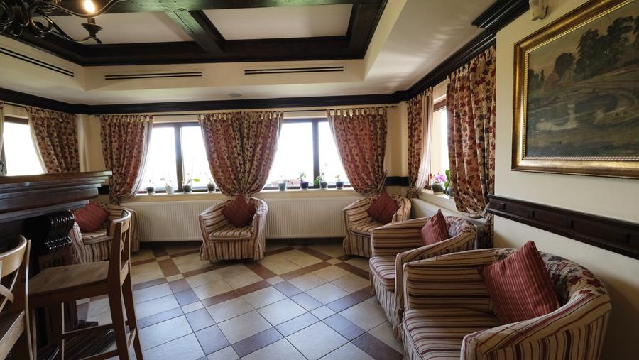 Vanzare hotel in zona superba de munte cu priveliste incredibila din camere - 39