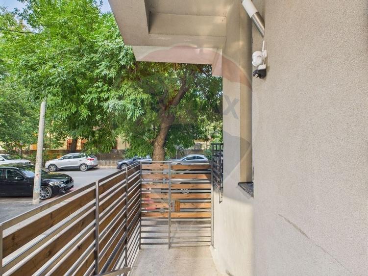 Apartament deosebit cu 3 camere | Curte 63 mp | Damaroaia - 17