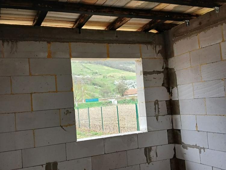 Casa la rosu 100mp! - 2