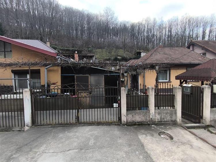 Casă individuală cu 5 camere cu Canalizare în Muncitoresc