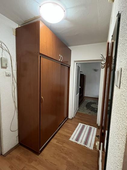 Inchiriez garsoniera zona Auchan Titan - 5