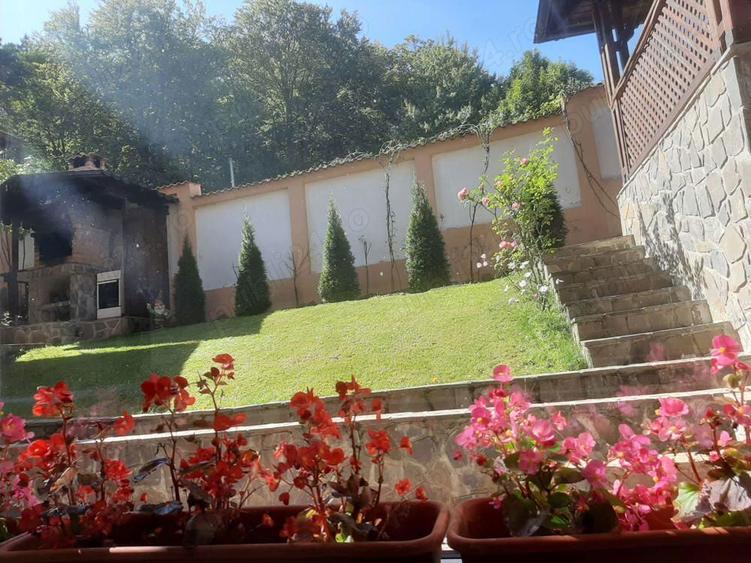 Casa Stefan-Sinaia,cu o capacitate de 14 spatii,inchiriaza pe o perioada indelungata. - 6