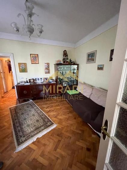 Vanzare apartament in vila 6 CAMERE compus din D P M din D P 1 M - 2