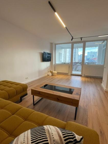 Centrul Civic - apartament 3 camere renovat - 2 grupuri sanitare - priveliște -  - 6