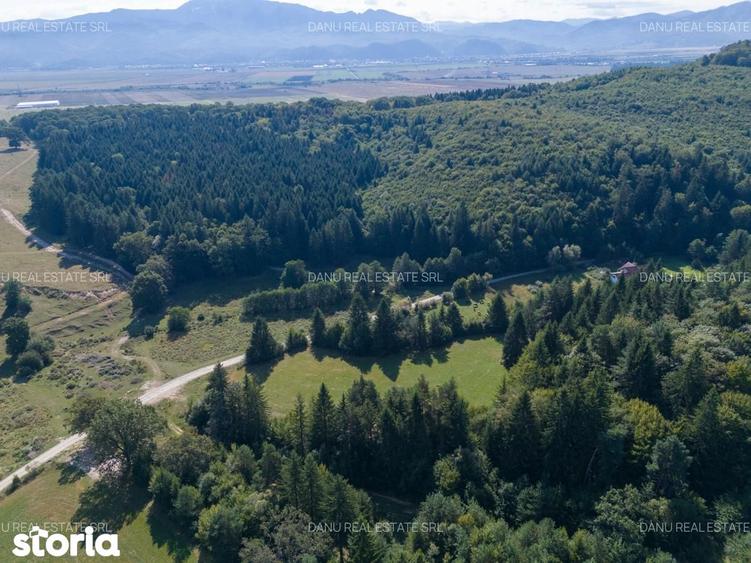 Teren de 6800 mp, în Vulcan