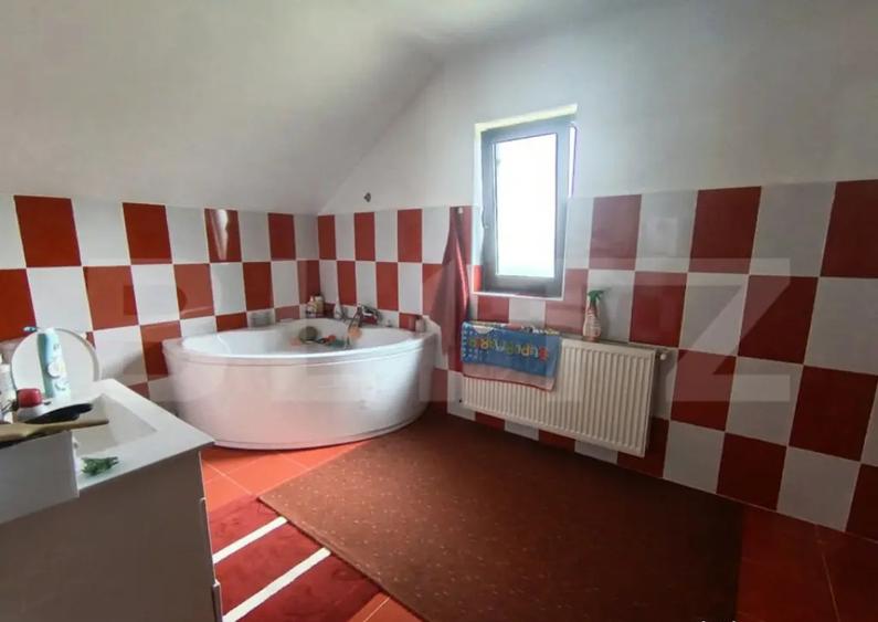 Casa de vanzare, cu 4 camere, 300 mp, zona exterior sud - 4