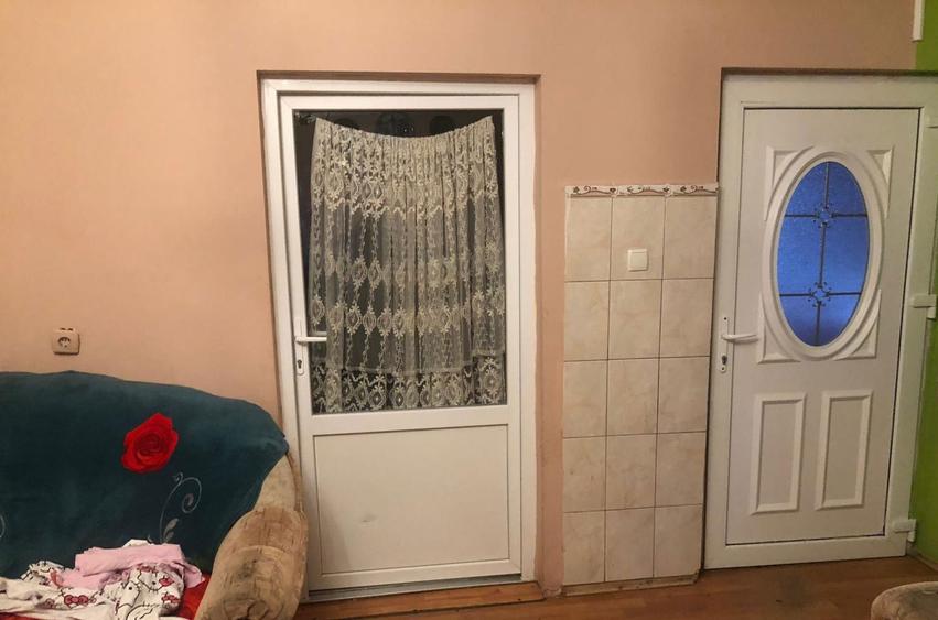 Vand casa cu 3 camera urgent - 8