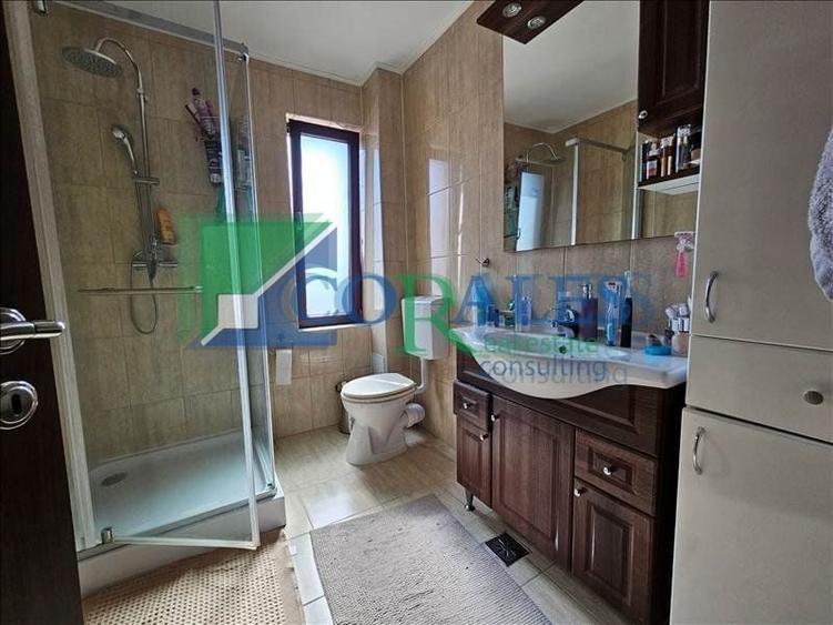 Casă individuală cu 5 camere cu Canalizare în Dorobanților