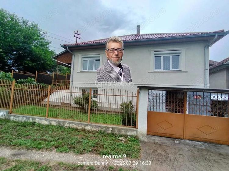 Resita Casa Zona Lini #537;tit #259; Ideala pentru doua Familii