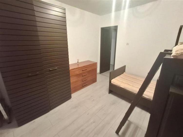 Apartament 3 camere decomandat pivnita zona Strand - 10