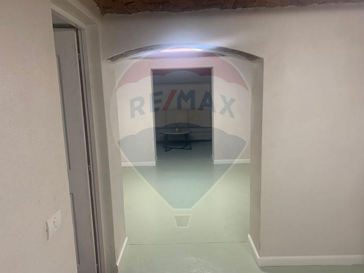 Spațiu comercial de închiriat 40 mp, în zona Decebal - 4