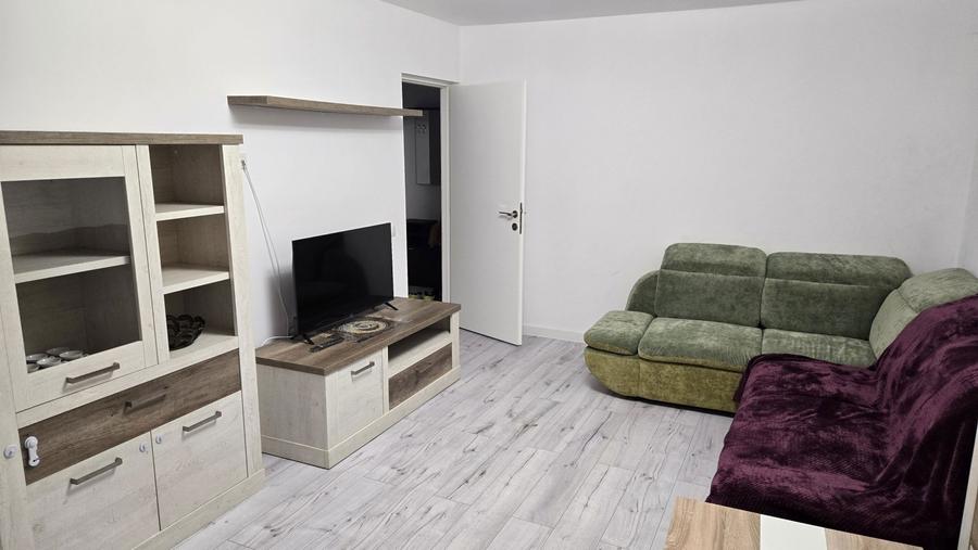 Inchiriez apartament 2 camere et.1 - 7