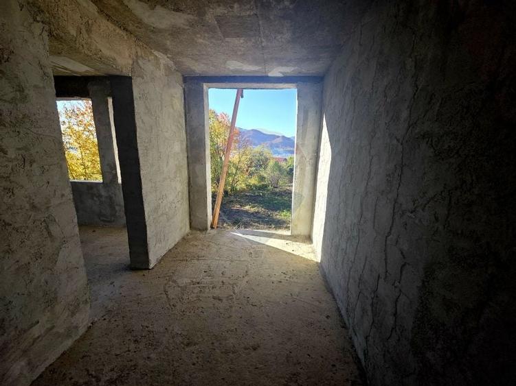 Casă / Vilă cu 5 camere de vânzare - 26