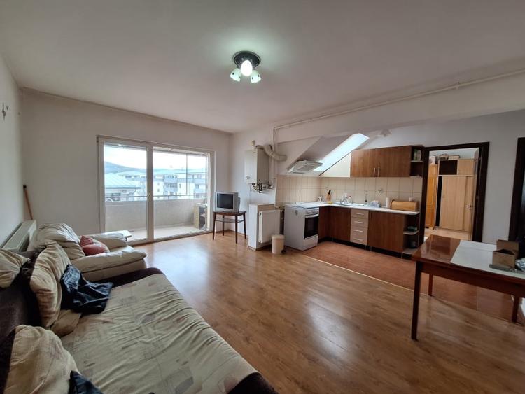 Apartament cu 2 camere, 45 mp, balcon, zona Terra - 1