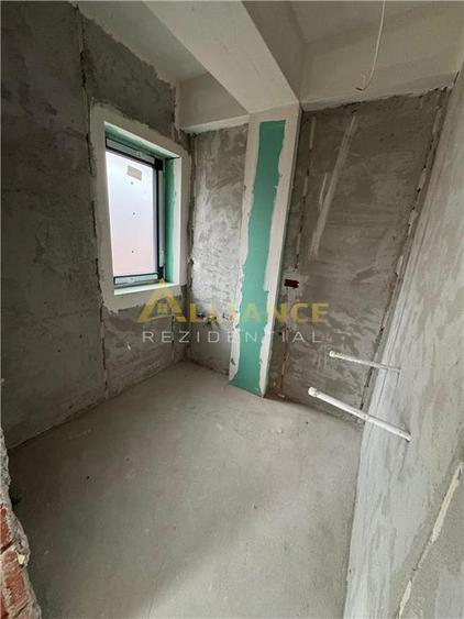Duplex cu 4 camere cu Canalizare în Central