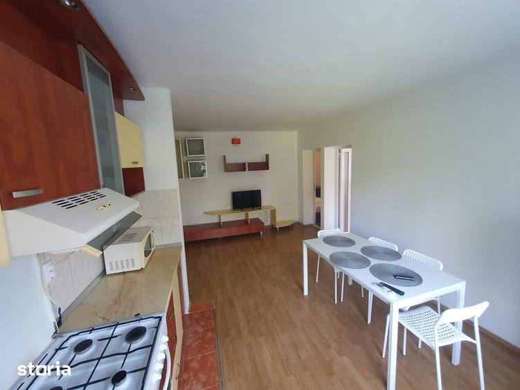 Apartament cu 3 camere decomandat în Tătărași