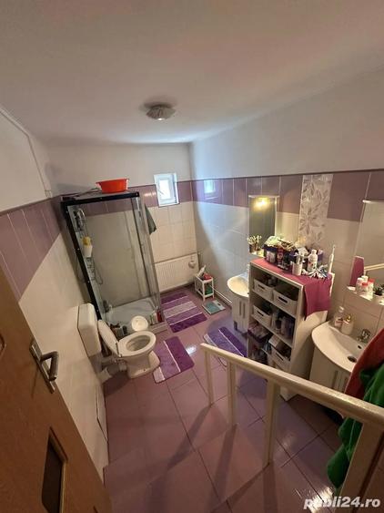Casă cu 6 camere cu Teren 400 Mp în Est
