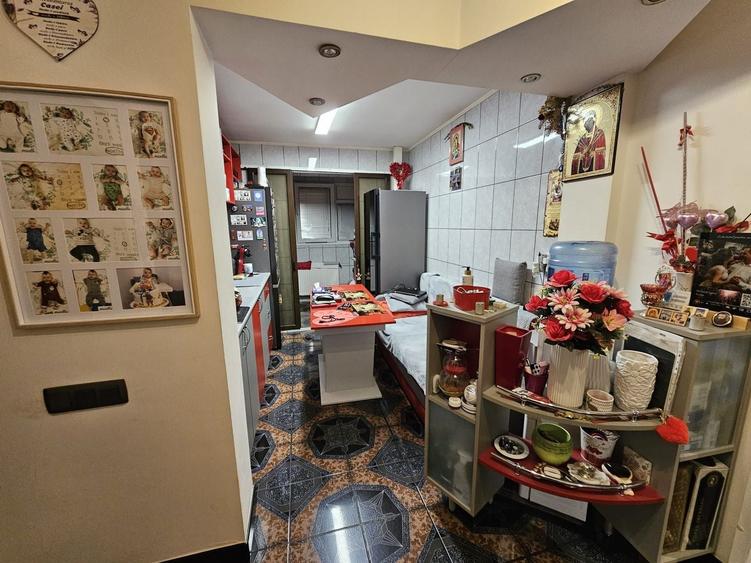Apartament cu 3 camere decomandat, mobilat în Fizicienilor