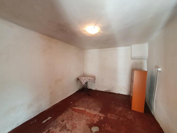 Casă cu 4 camere cu Teren 280 Mp în Periferie