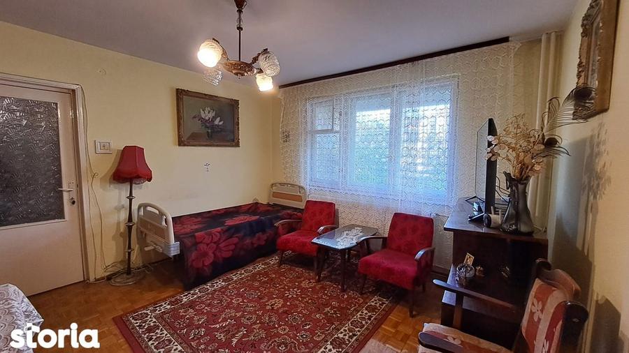 Apartament cu 3 camere semidecomandat în Decebal