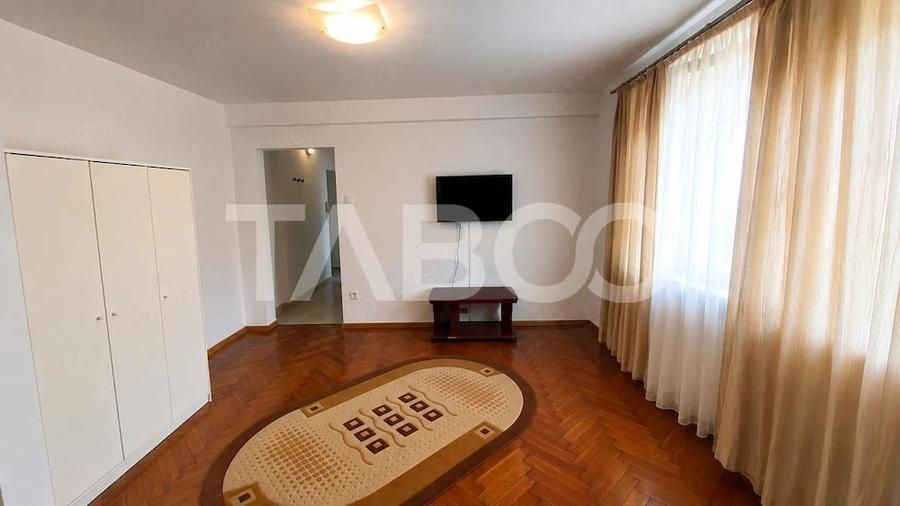 Apartament cu 3 camere semidecomandat în Terezian