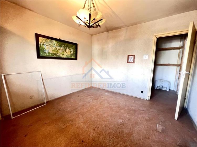 Apartament cu 3 camere decomandat în Drumul Taberei — fotografia 3