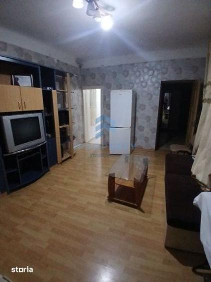 Apartament cu 4 camere semidecomandat, mobilat în Tei