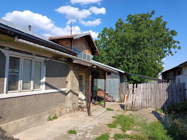 Casă cu 3 camere în Bătești