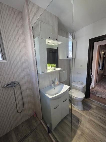 Apartament cu 3 camere decomandat în Girocului