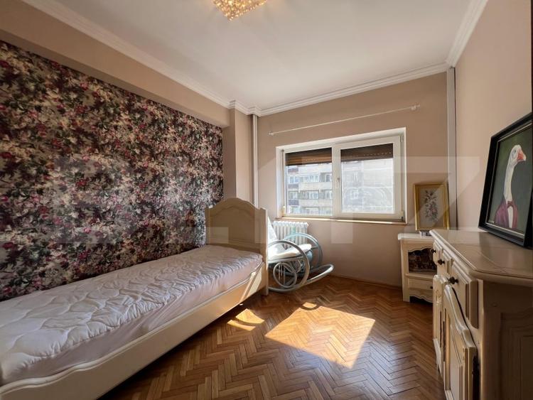 Apartament cu 4 camere decomandat, mobilat în Rogerius