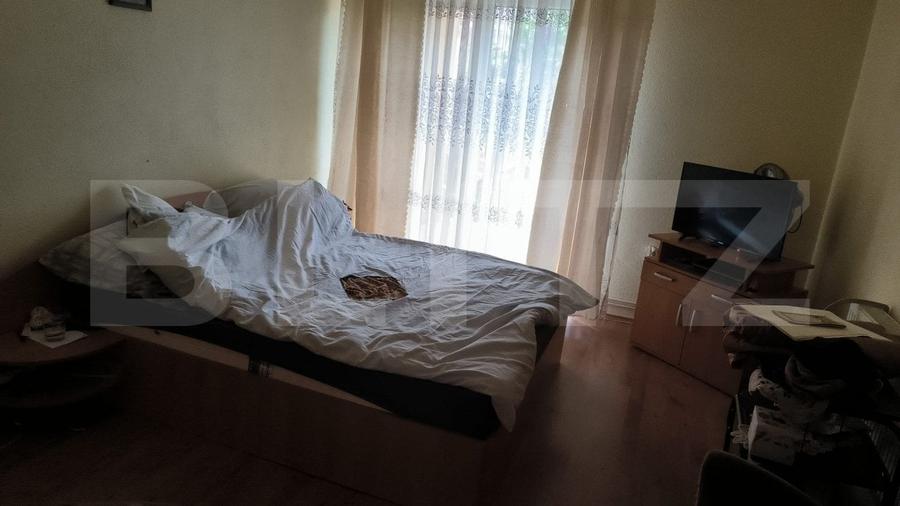 Casă individuală cu 9 camere cu Canalizare în Nord-Est