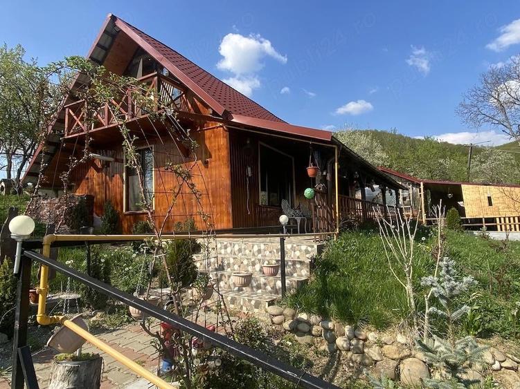 Casă cu 3 camere cu Teren 1400 Mp în Central