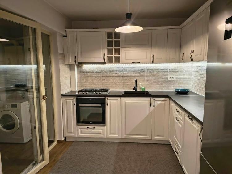 Apartament cu 3 camere decomandat, mobilat în Gară