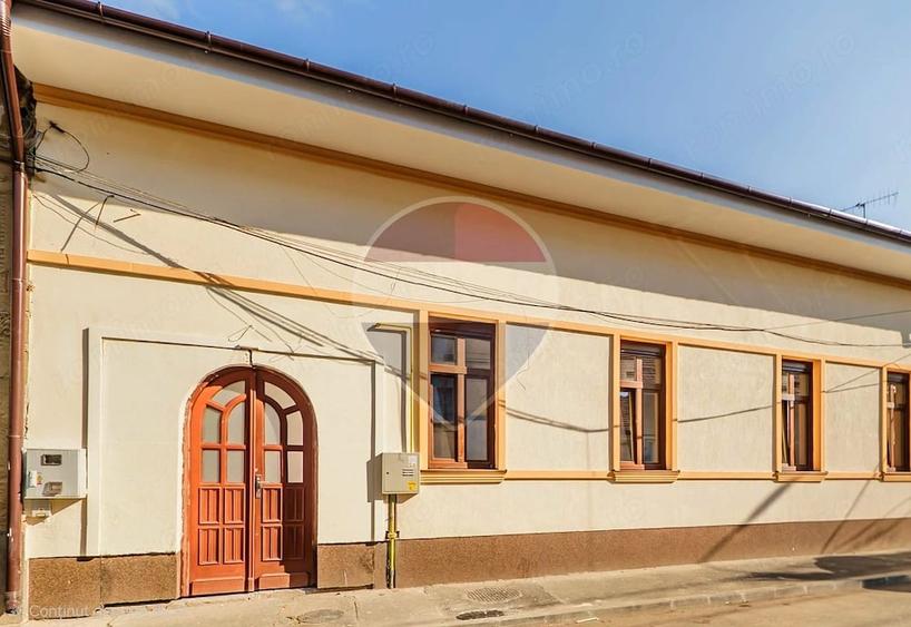Casă cu Teren 403 Mp în Central
