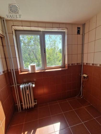 Apartament cu 3 camere semidecomandat în 1 Decembrie 1918