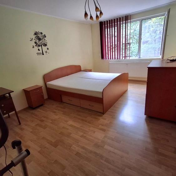 Direct Proprietar inchiriez Garsoniera 40mp, etaj 2/4 Izv Crisului, mobilata - 2