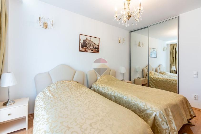 Apartament cu 3 camere decomandat, mobilat în P-ța Sfânta Vineri