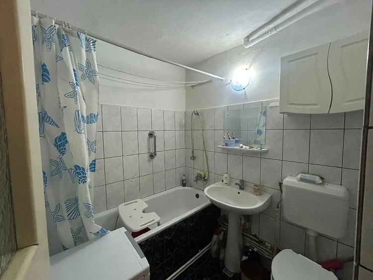 Apartament cu 2 camere decomandat în CET