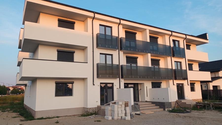 Apartament cu 3 camere decomandat în Titu