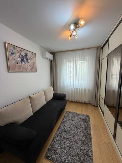 Apartament cu 3 camere semidecomandat în Dosu Bricii